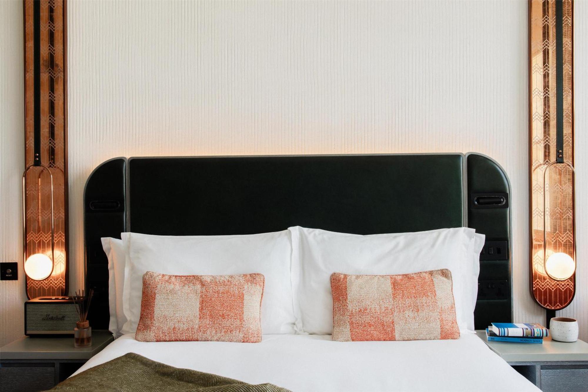 Hart Shoreditch London, Curio Collection By Hilton Hotel Londen